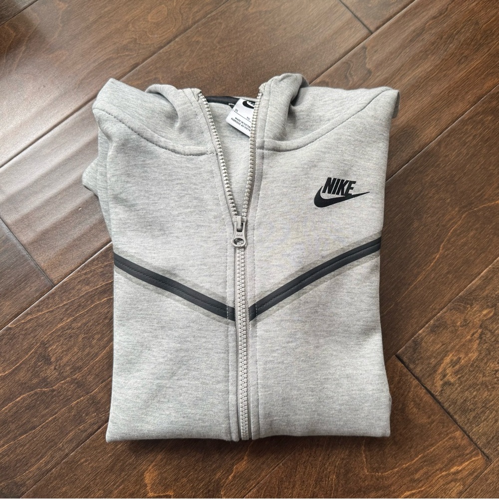 Nike tech fleece zip up hoodie Grade school boys GRAY size XL